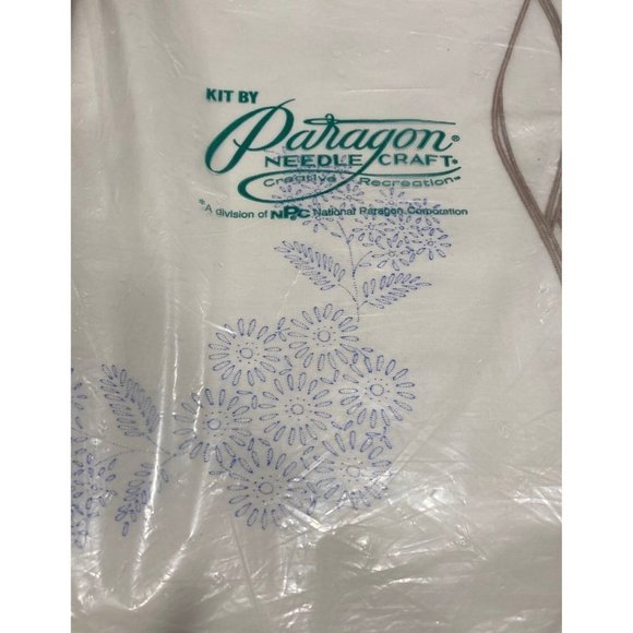 VINTAGE Paragon needle craft tablecloth 5202 - Picture 5 of 6